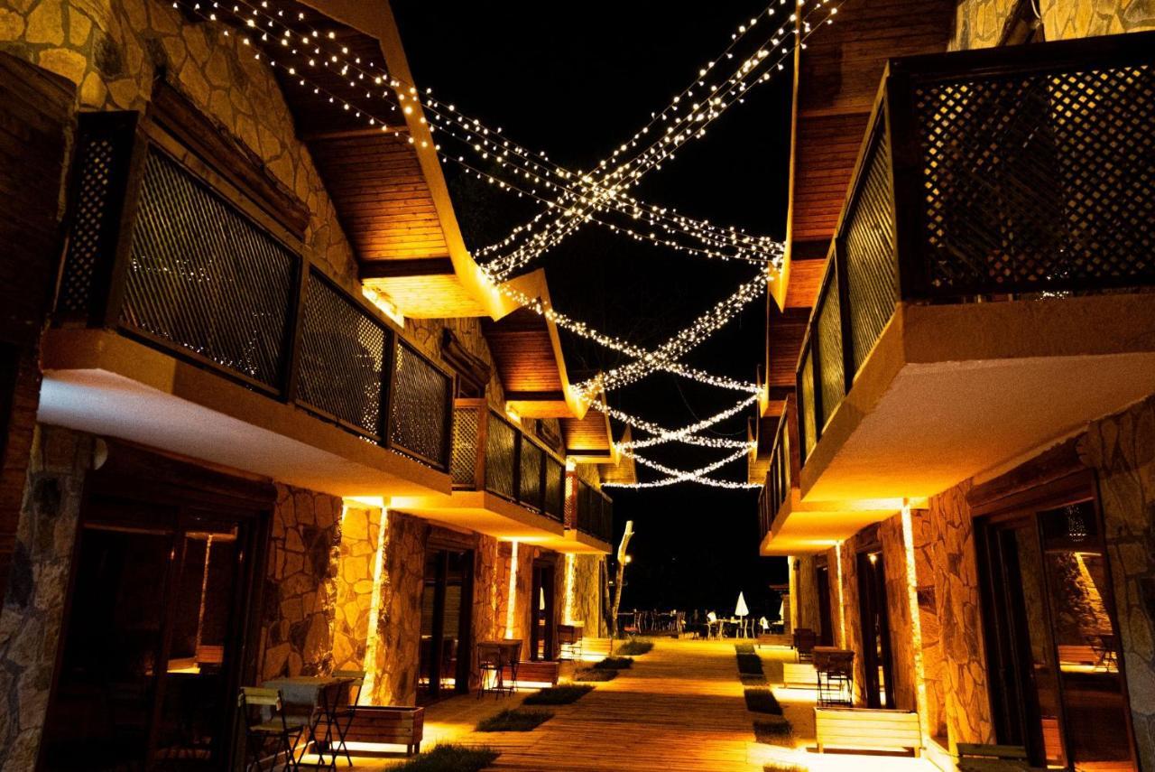 Tas Mahall Luxury Hotel Ağva Екстериор снимка