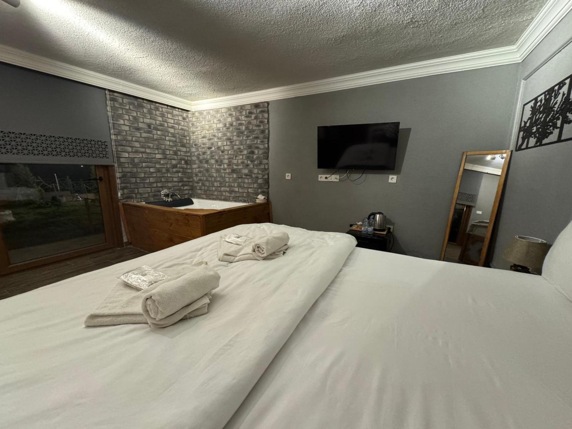 Tas Mahall Luxury Hotel Ağva Екстериор снимка